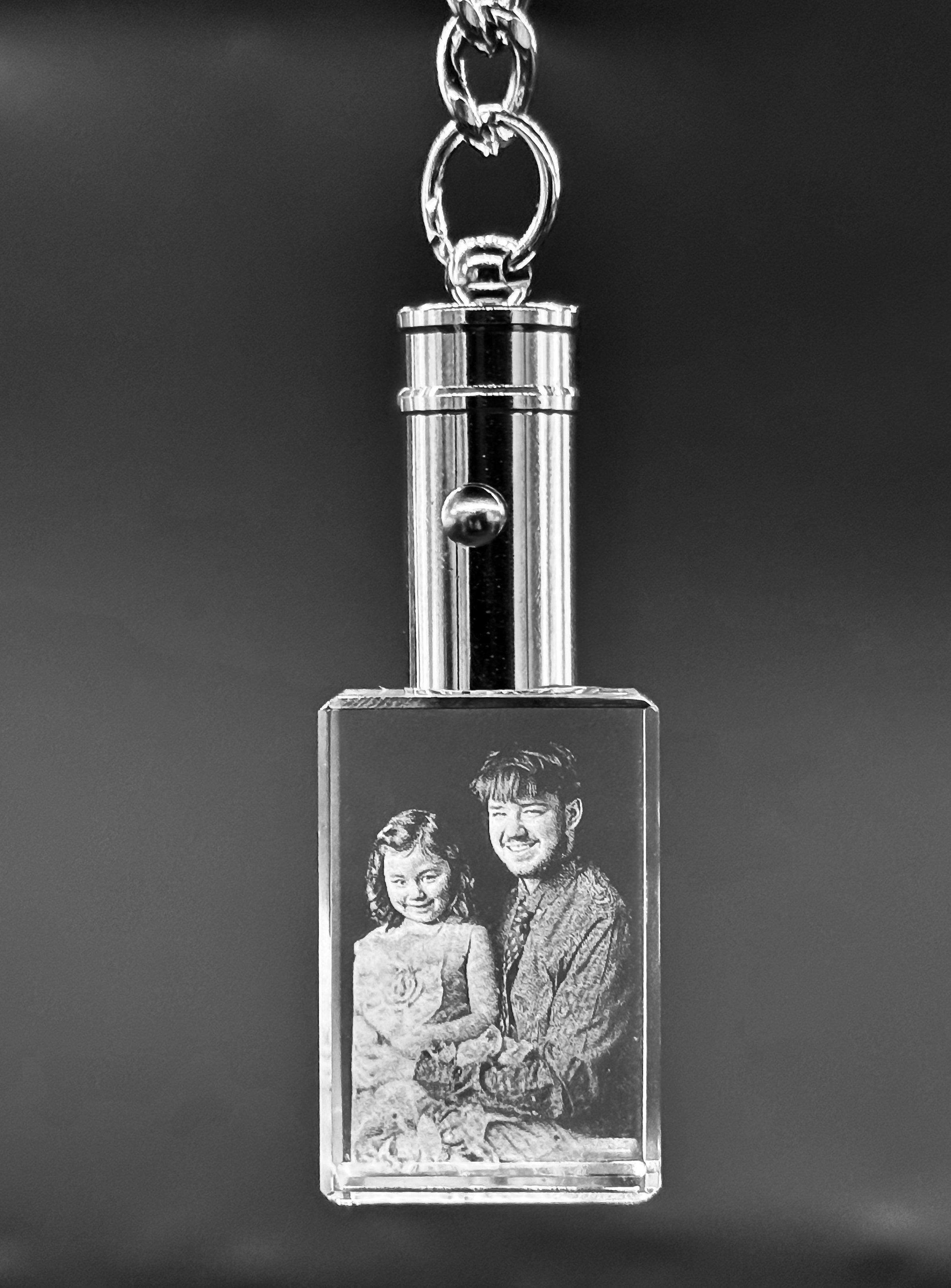 Personalized K9 crystal photo keychain keepsake detail view